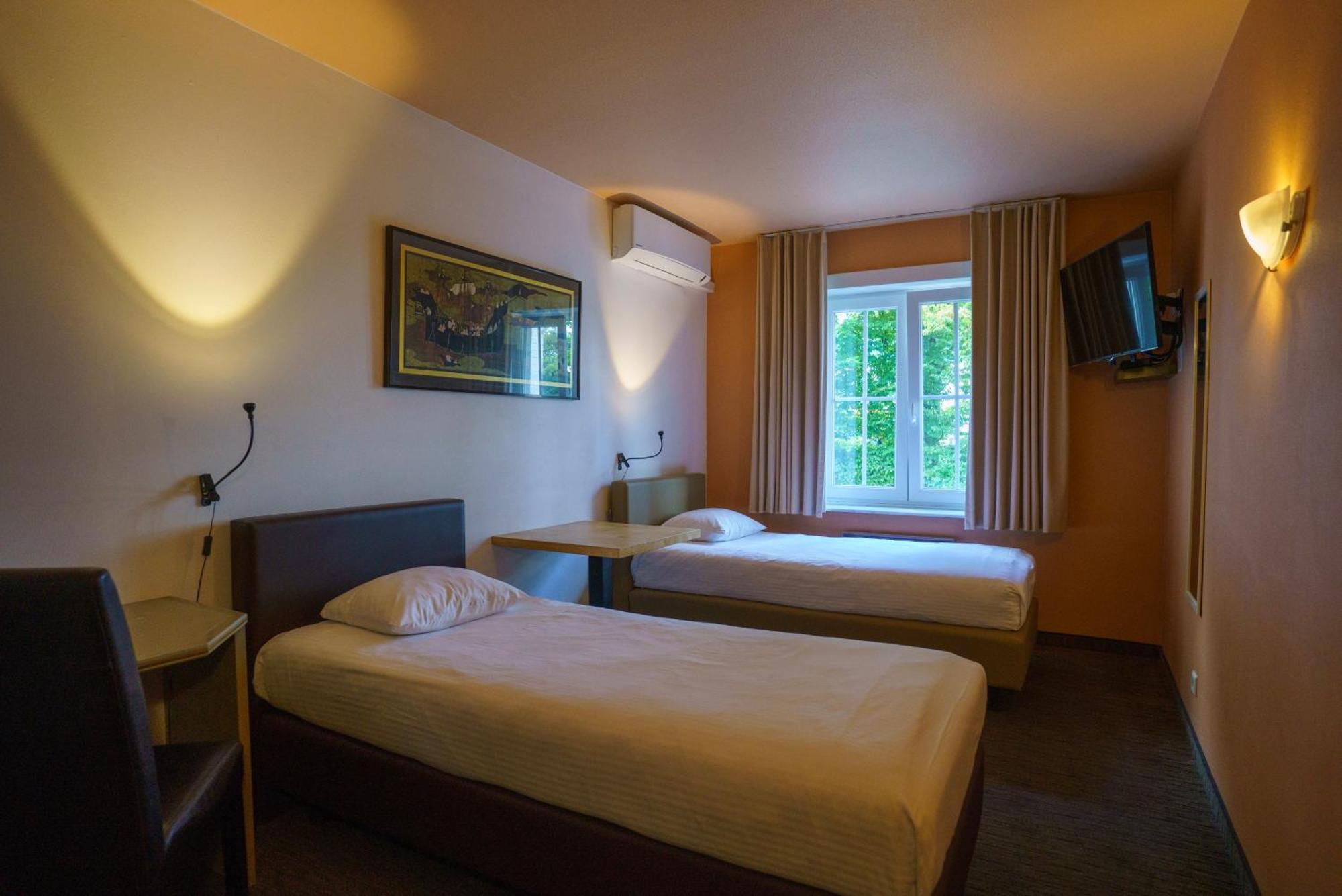 St-Janshof Hotel Waregem Bagian luar foto