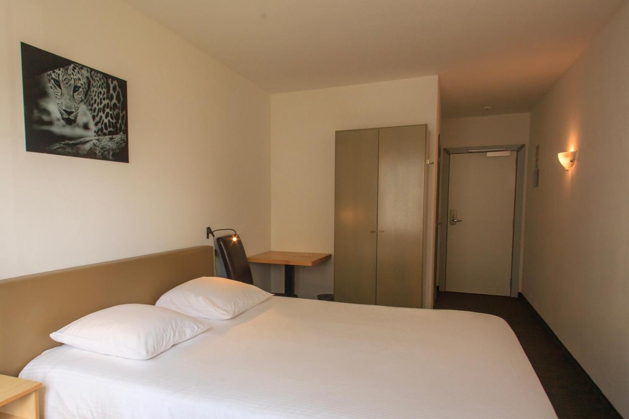 St-Janshof Hotel Waregem Bagian luar foto
